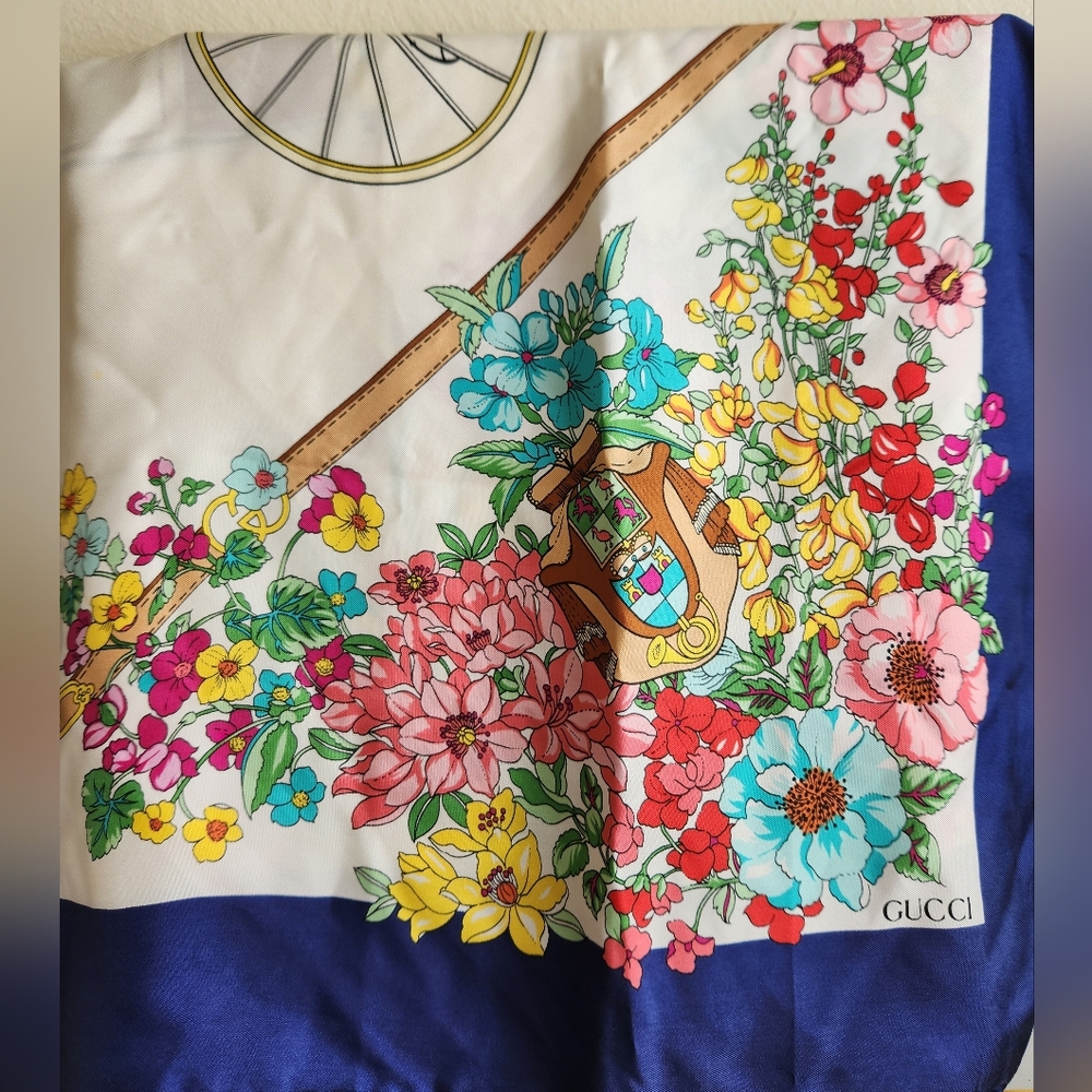 GUCCI Flora Silk Scarf - Picture 2 of 6